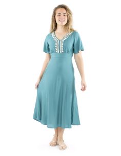 Robe viscose brodée manches courtes unie