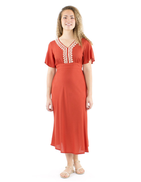 Robe viscose brodée main manches courtes unie